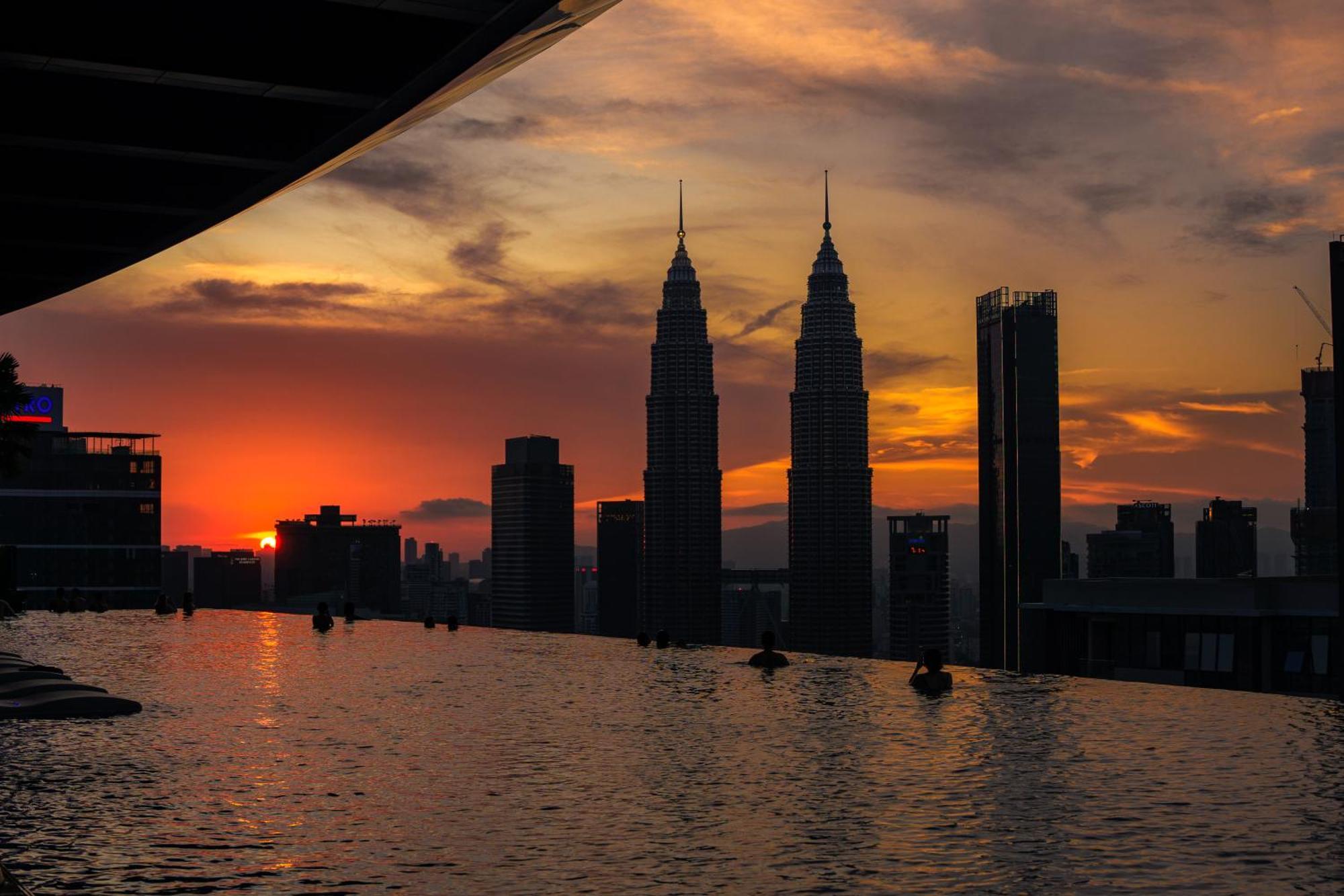 Eaton Residences Klcc By Plush Kuala Lumpur Exterior photo